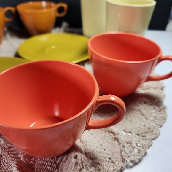 Vintage Melmac Dinnerware & Rainboware Lot of 10 Various Colours Made in Canada - Picture 4 of 11